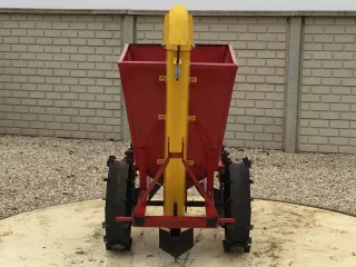 Burgonya ültető 1 soros, japán kistraktorokhoz, lengyel (7)