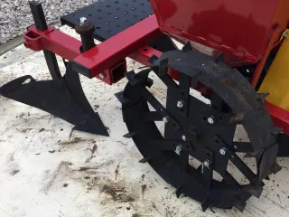 Burgonya ültető 1 soros, japán kistraktorokhoz, lengyel (8)