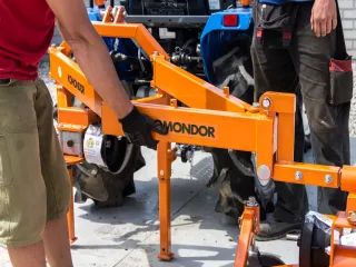 Fűnyíró 100 cm-es, japán kistraktorokhoz, kihajtható, Komondor SFNY-100K (6)