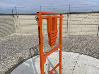 Fűrész pajti, rönktartó állvány favágáshoz, Komondor SFA (2)