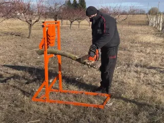 Fűrész pajti, rönktartó állvány favágáshoz, Komondor SFA (3)
