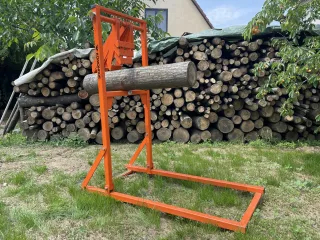 Fűrész pajti, rönktartó állvány favágáshoz, Komondor SFA (4)