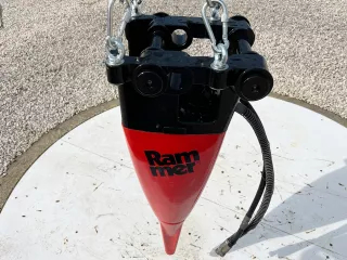 Hidraulikus törőkalapács Sandvik in22 (7)