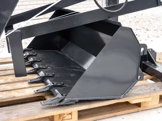 Homlokrakodó Iseki TF21F, TF23F típusú kistraktorokhoz, Komondor MHR-TF21F (9)