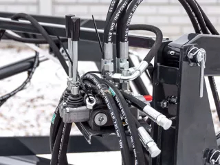 Homlokrakodó Mitsubishi MT200 típusú kistraktorokhoz, Komondor MHR-MT200 (10)