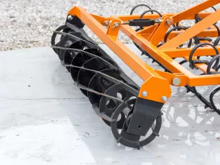 Kombinátor 180 cm-es, japán kistraktorokhoz, rugóskapákkal és rögtörővel, Komondor SKO-180 (8)