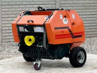 Körbálázó japán kistraktorokhoz, 50x70cm, hálós kötözésű, Komondor RKB-850N (2)