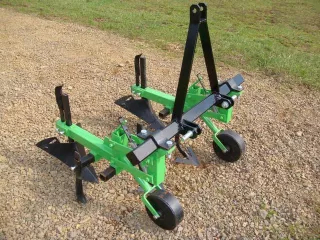 Kultivátor 2 tagos sorközművelő, töltögető adapterrel, japán kistraktorokhoz, Komondor SK2 (0)