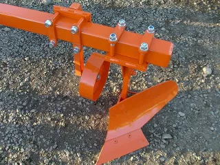 Szőlőművelő eke, 2 fejes, 16-23LE japán kistraktorokhoz, nyírócsapos, Komondor SZE-2 (2)