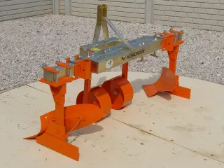 Szőlőművelő eke, 2 fejes, állítható, 16-23LE japán kistraktorokhoz, nyírócsapos, Komondor SZE-2A (5)