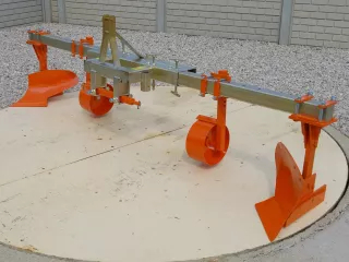 Szőlőművelő eke, 2 fejes, állítható, 16-23LE japán kistraktorokhoz, nyírócsapos, Komondor SZE-2A (6)