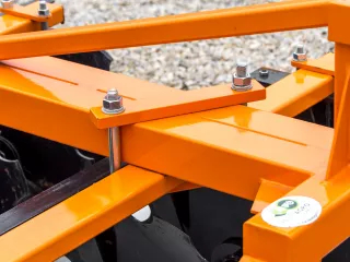 tárcsa 120 cm-es, 7 lapos, hosszú távtartós. sárkaparóval, Komondor (12)