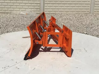 Tolólap 140cm-es, Bobcat jellegű csúszókormányzású rakodóhoz, kézi elforgatással, Komondor STLR-140/B kf (5)