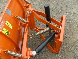 Tolólap 140cm-es, hidraulikus emeléssel és hidraulikus elforgatással, japán kistraktorokhoz, Komondor STLRH-140 (3)