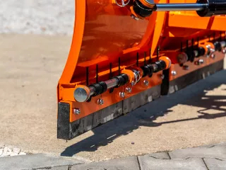 Tolólap 150cm-es, fronthidraulikára, gyorskapcsoló szerkezetre, akár 3 pontos szerszámfüggesztésre, Komondor SHE-150/F (23)