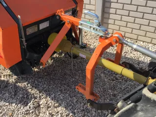 Univerzális vonószerkezet, Komondor RKB-850/870, RKB850N/870N körbálázókhoz (2)